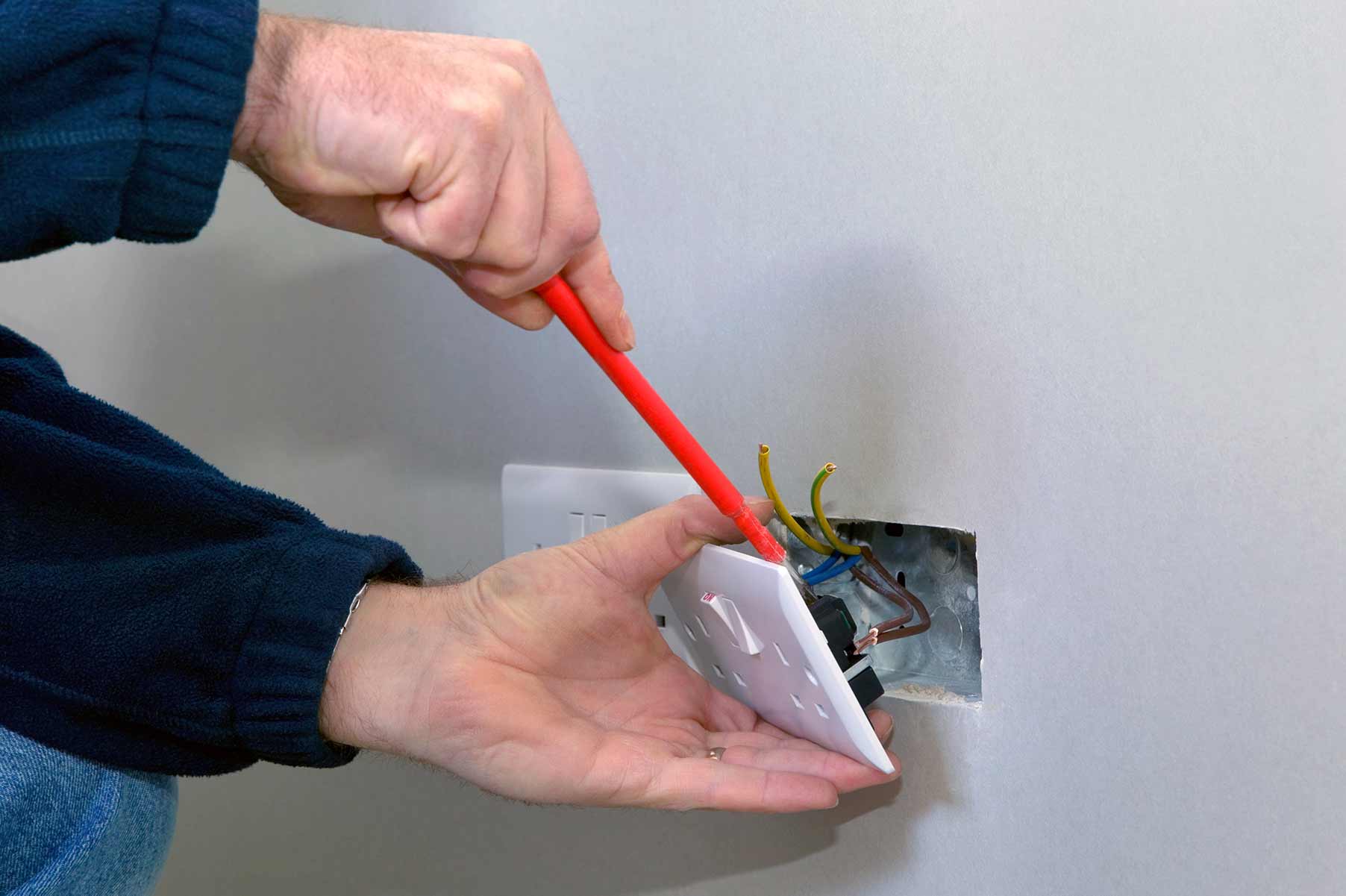 Our electricians can install plug sockets for domestic and commercial proeprties in Streatham and the local area. 